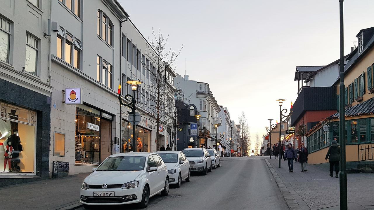 Luna * Reykjavik